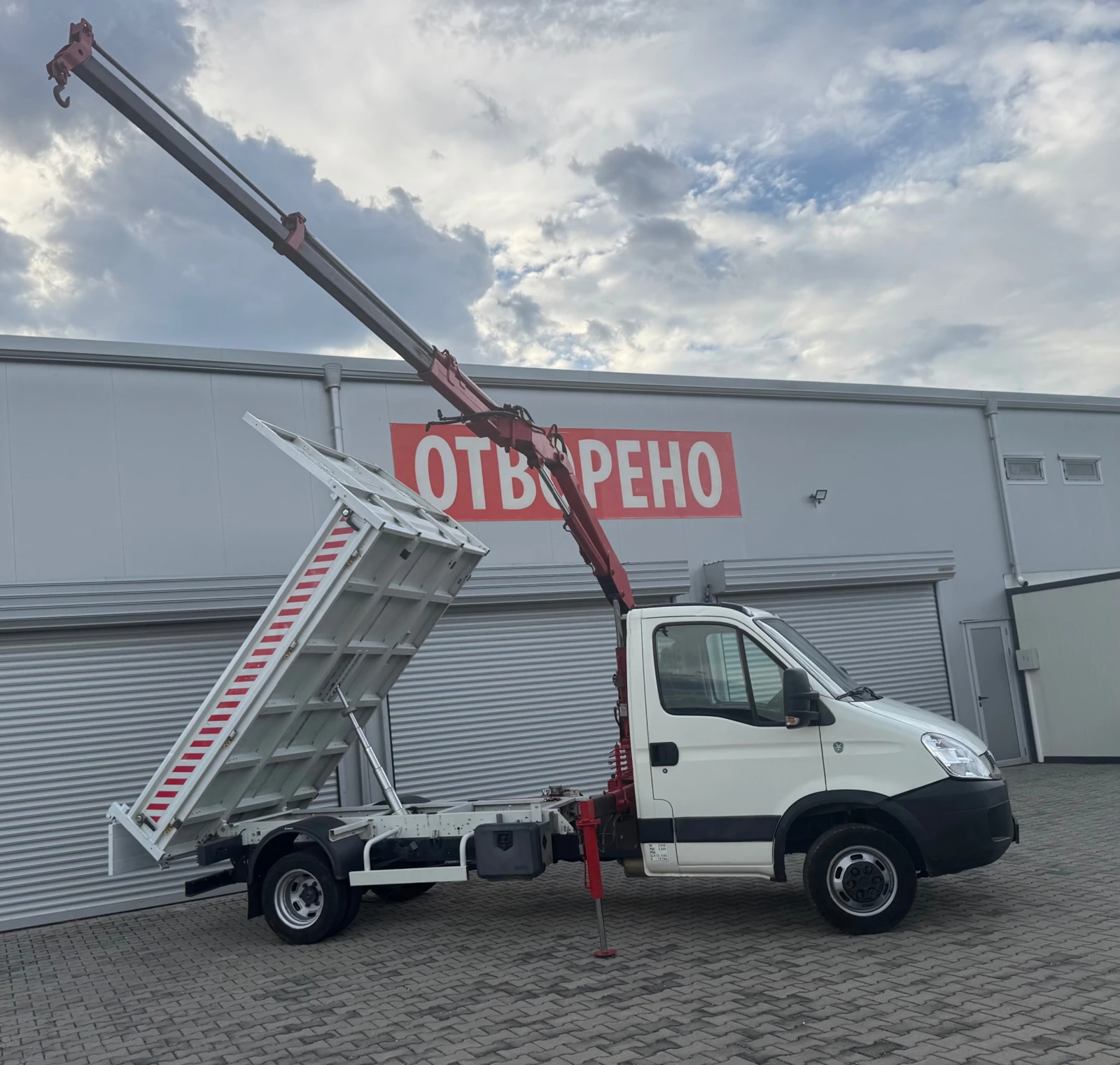 Iveco 35c15 3, 0HPI 150ps, кран, самосвал, климатроник, темпом, снимка 15 - Бусове и автобуси - 56273988
