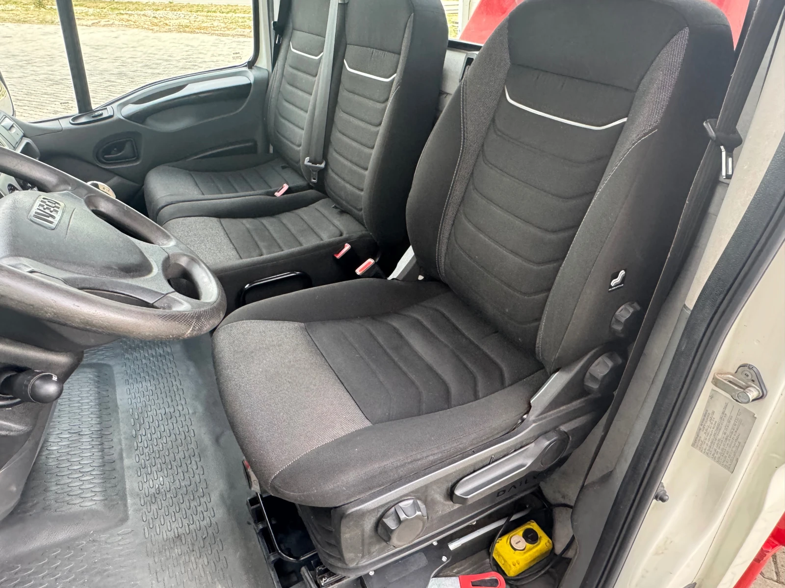 Iveco 35c15 3, 0HPI 150ps, кран, самосвал, климатроник, темпом, снимка 17 - Бусове и автобуси - 56273988