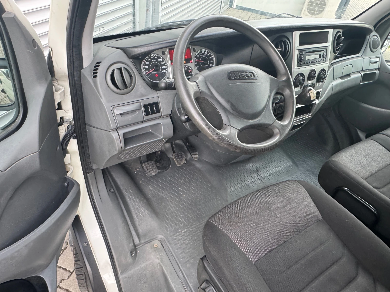 Iveco 35c15 3, 0HPI 150ps, кран, самосвал, климатроник, темпом, снимка 14 - Бусове и автобуси - 56273988