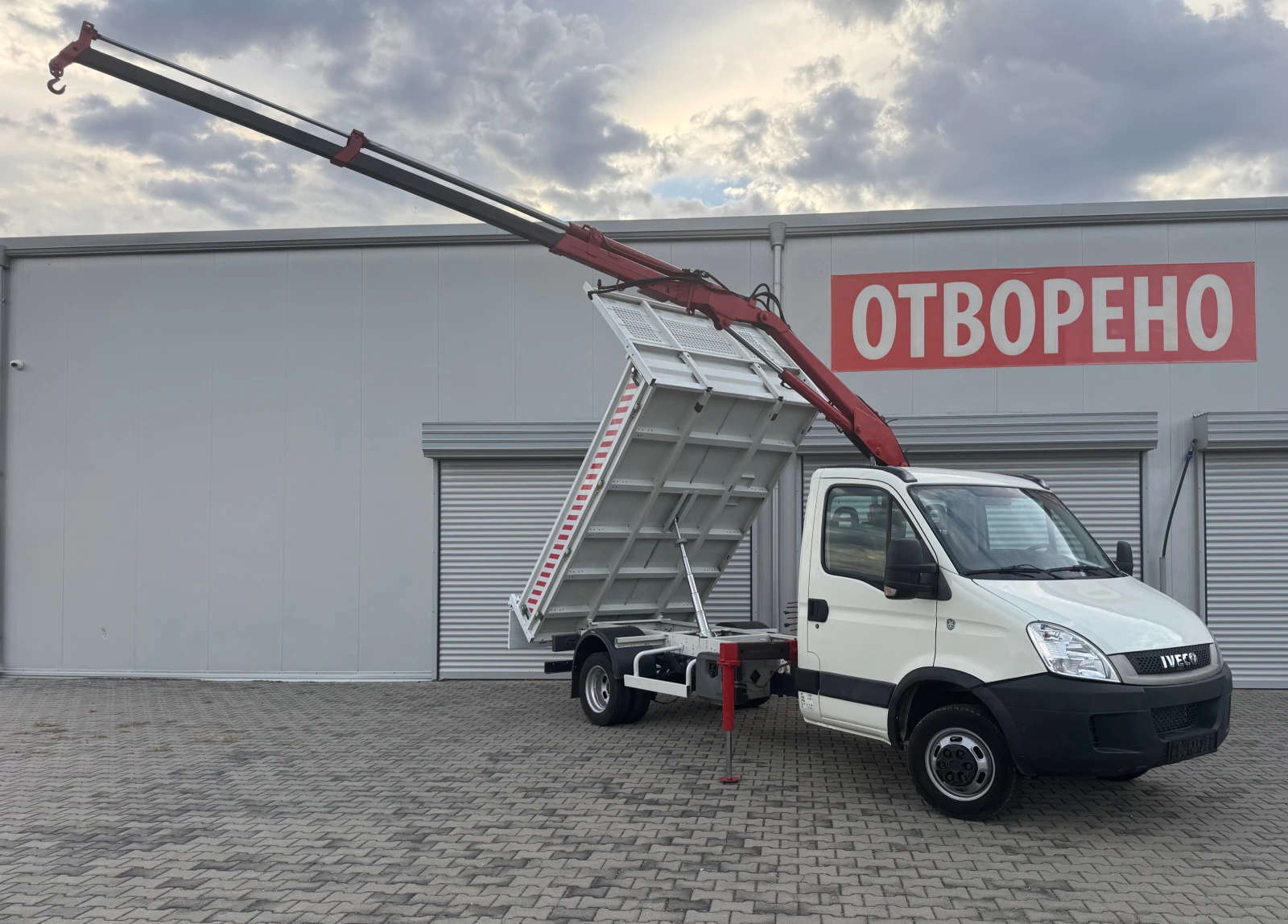 Iveco 35c15 3, 0HPI 150ps, кран, самосвал, климатроник, темпом, снимка 12 - Бусове и автобуси - 56273988