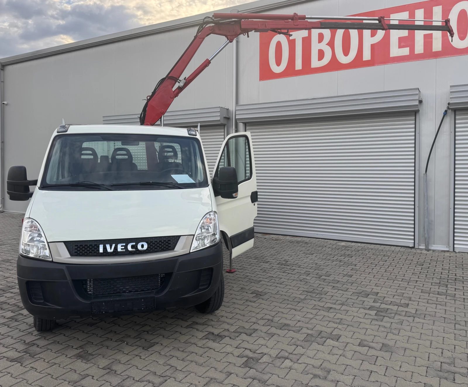 Iveco 35c15 3, 0HPI 150ps, кран, самосвал, климатроник, темпом, снимка 16 - Бусове и автобуси - 56273988