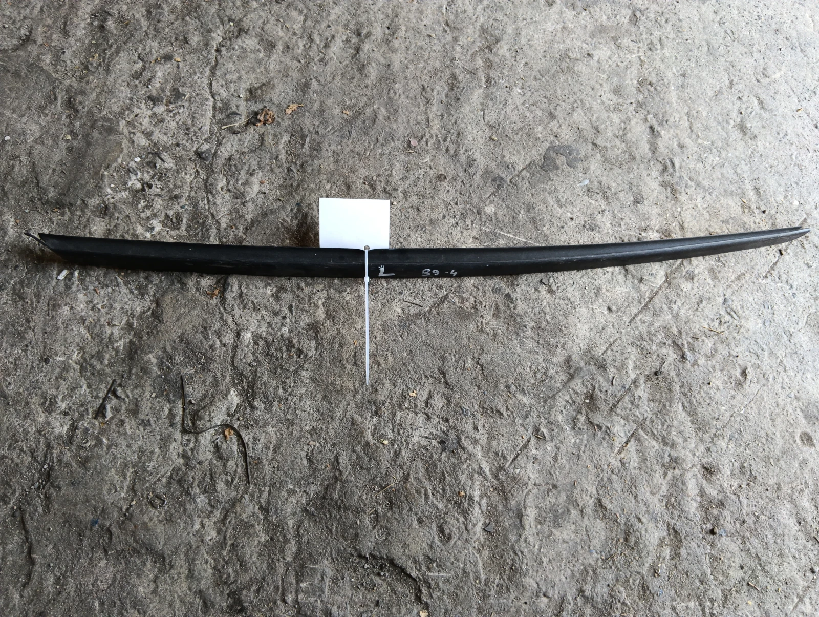 лайсна челно стъкло лява 8W0854327C Audi A4