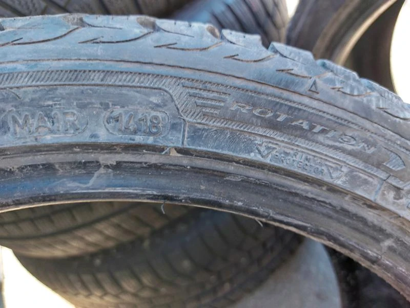 Гуми Зимни 225/40R18, снимка 9 - Гуми и джанти - 35992246