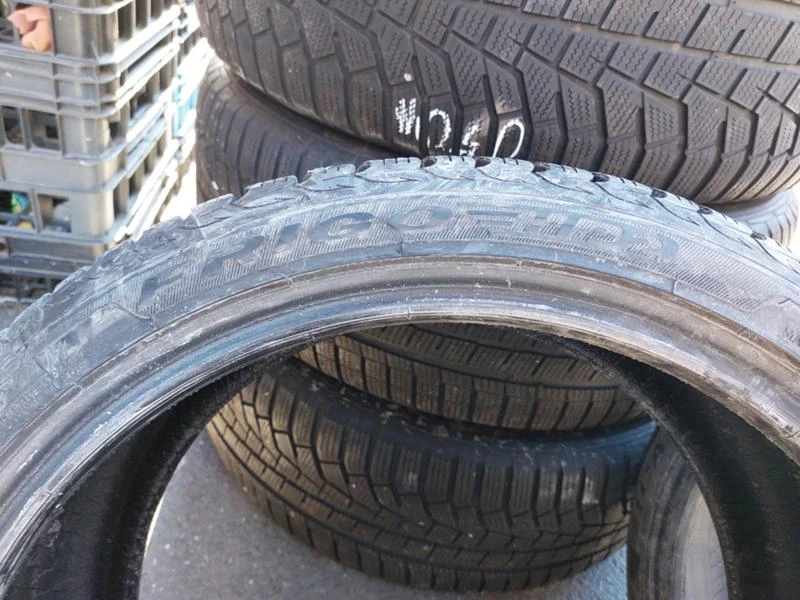 Гуми Зимни 225/40R18, снимка 7 - Гуми и джанти - 35992246