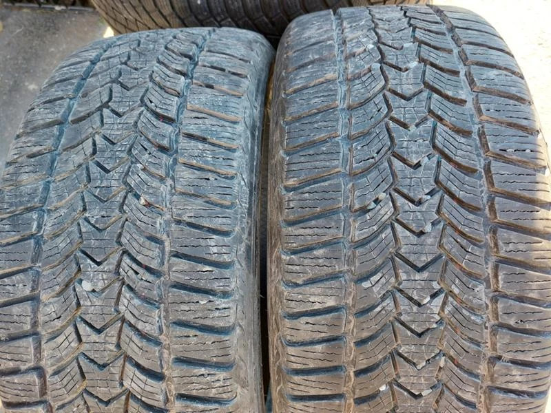 Гуми Зимни 225/40R18, снимка 1 - Гуми и джанти - 35992246