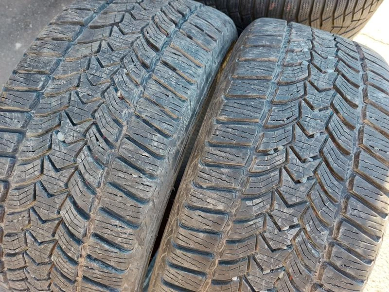 Гуми Зимни 225/40R18, снимка 2 - Гуми и джанти - 35992246