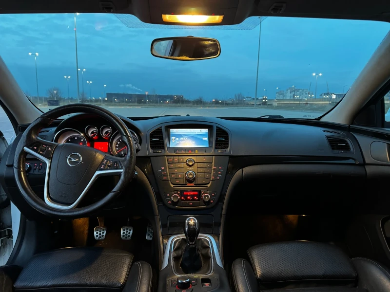 Opel Insignia 2.0 CDTI 4x4, снимка 10 - Автомобили и джипове - 53180040