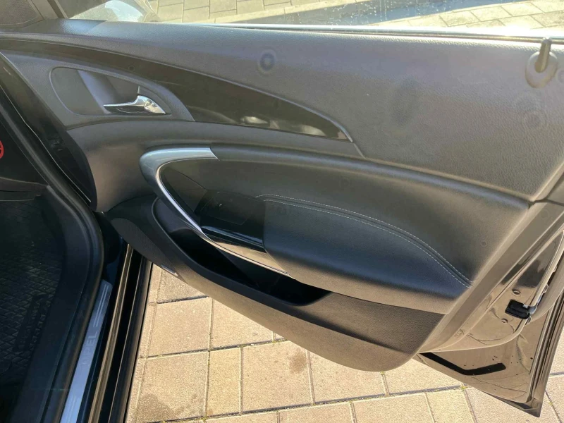 Opel Insignia, снимка 13 - Автомобили и джипове - 53257802