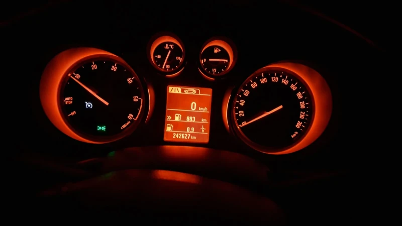 Opel Insignia, снимка 15 - Автомобили и джипове - 53257802