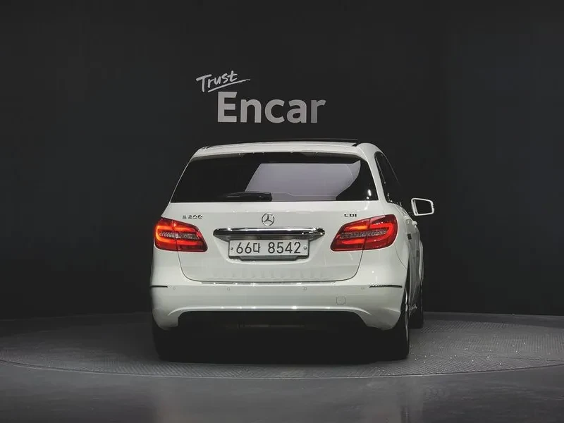 Mercedes-Benz B 200 2.0, снимка 4 - Автомобили и джипове - 54278349