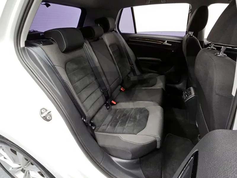 VW Golf 1.6 TDI, снимка 12 - Автомобили и джипове - 54300855