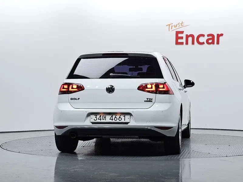 VW Golf 1.6 TDI, снимка 4 - Автомобили и джипове - 54300855