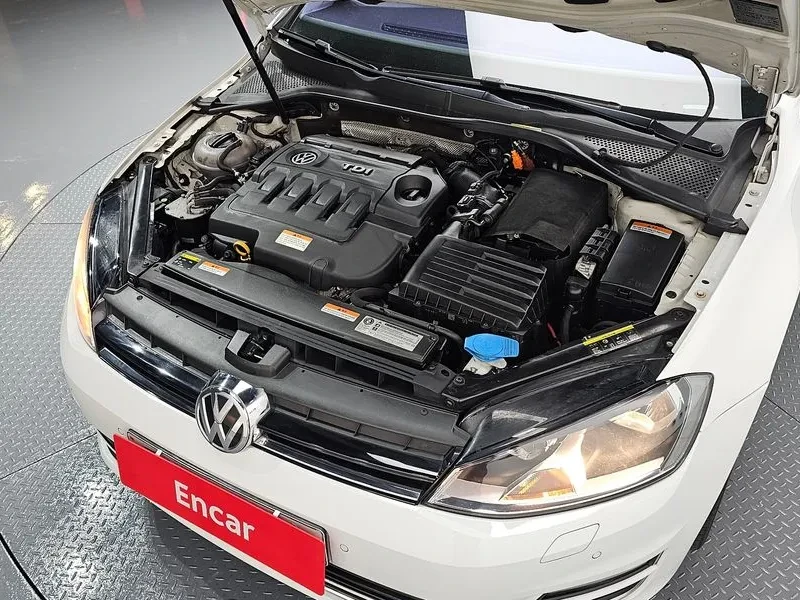 VW Golf 1.6 TDI, снимка 6 - Автомобили и джипове - 54300855