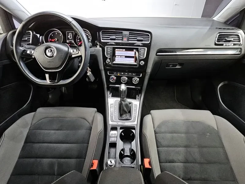 VW Golf 1.6 TDI, снимка 7 - Автомобили и джипове - 54300855