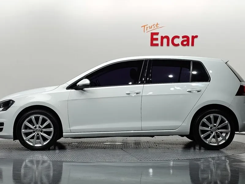 VW Golf 1.6 TDI, снимка 15 - Автомобили и джипове - 54300855