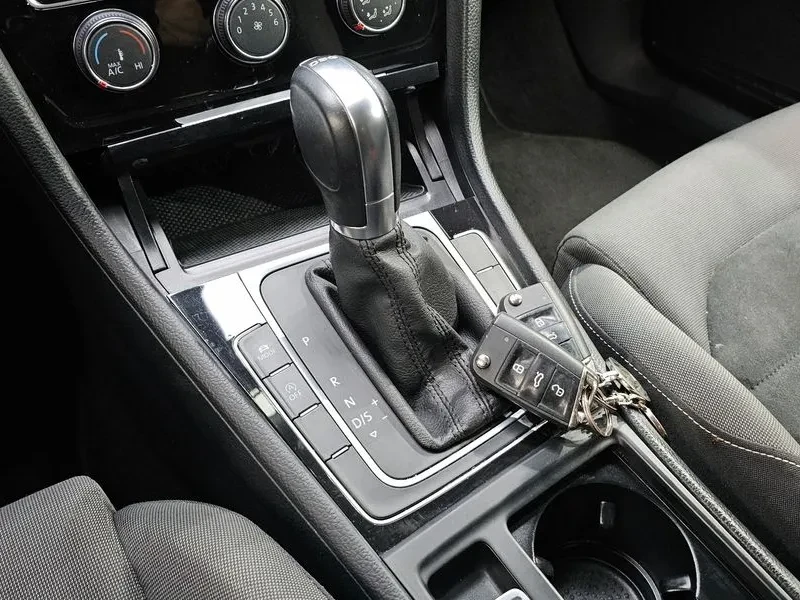 VW Golf 1.6 TDI, снимка 9 - Автомобили и джипове - 54300855