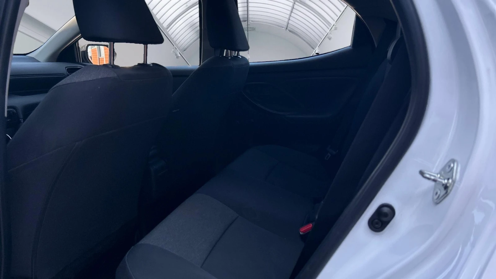 Toyota Yaris 1.5 HSD, Месечна вноска от 440 лв. - изображение 10