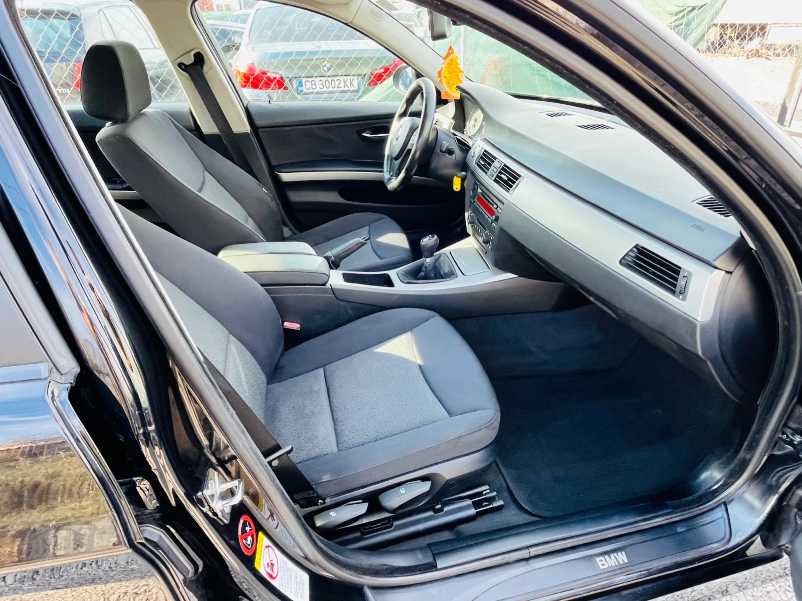 BMW 320 2.0i/150 k.c., снимка 11 - Автомобили и джипове - 53804722