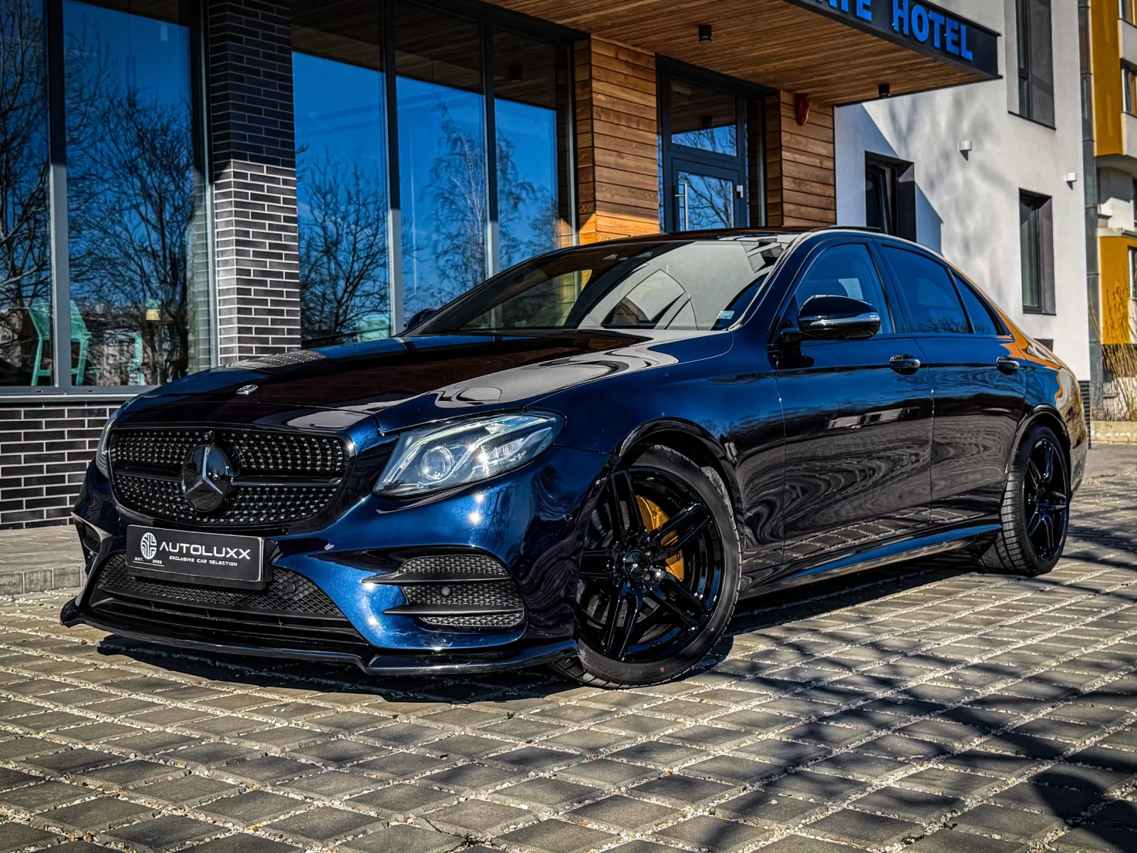 Mercedes-Benz E 220  d/AMG BLACK/360/PANO/BURM/DIGITAL/FULL/MULTIBEAM | Auto.bg — изображение 1