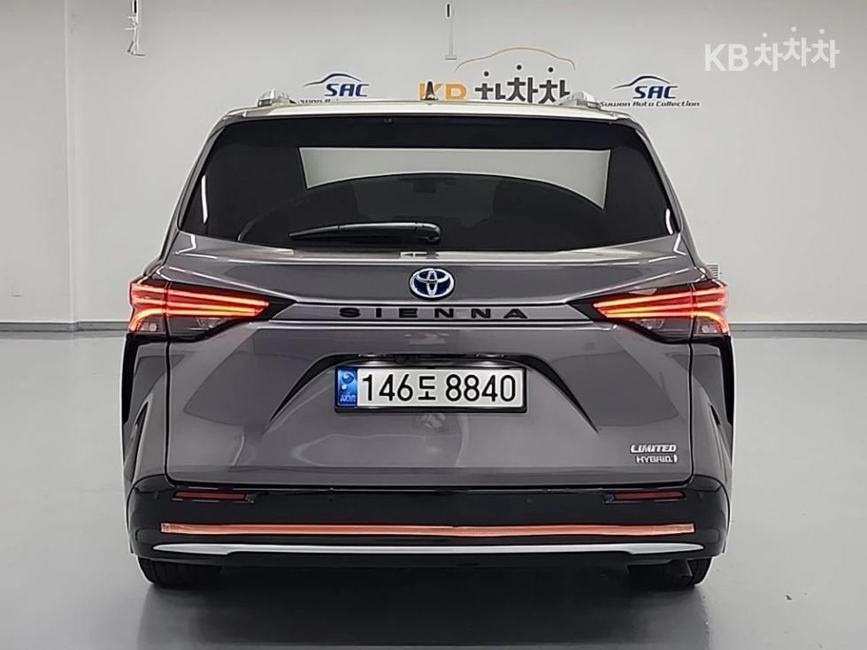Toyota Sienna 2.5 Hybrid Cam360* Подгрев/Обдухване, снимка 3 - Автомобили и джипове - 54644255
