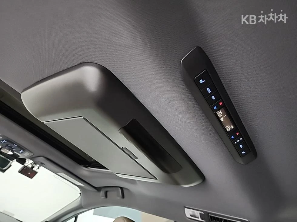 Toyota Sienna 2.5 Hybrid Cam360* Подгрев/Обдухване, снимка 12 - Автомобили и джипове - 54644255