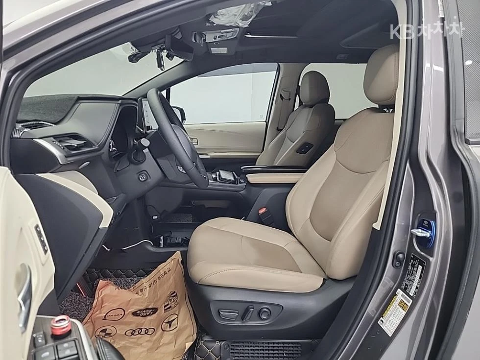 Toyota Sienna 2.5 Hybrid Cam360* Подгрев/Обдухване, снимка 10 - Автомобили и джипове - 54644255