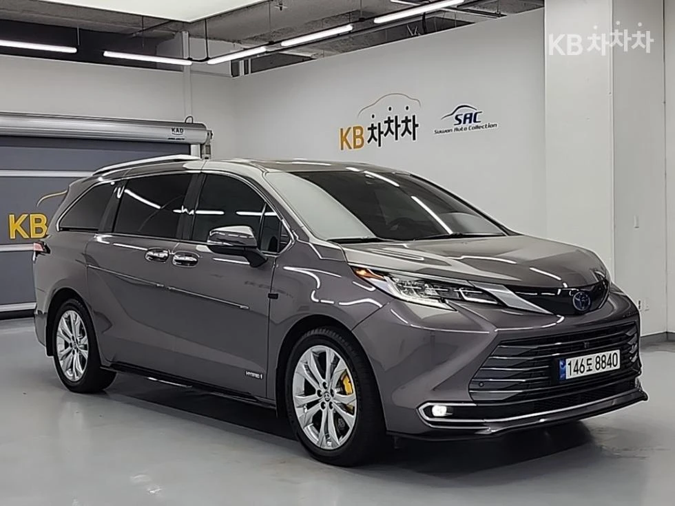 Toyota Sienna 2.5 Hybrid Cam360* Подгрев/Обдухване, снимка 4 - Автомобили и джипове - 54644255