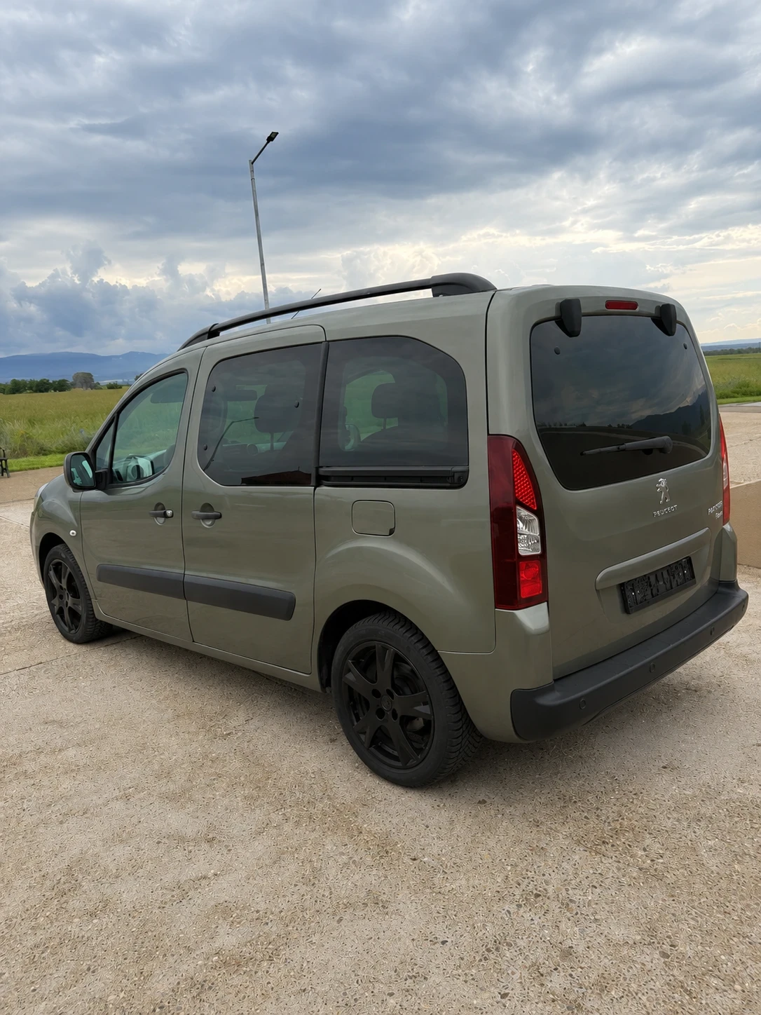 Peugeot Partner 1.6 HDI 92 hp, снимка 4 - Автомобили и джипове - 54919280