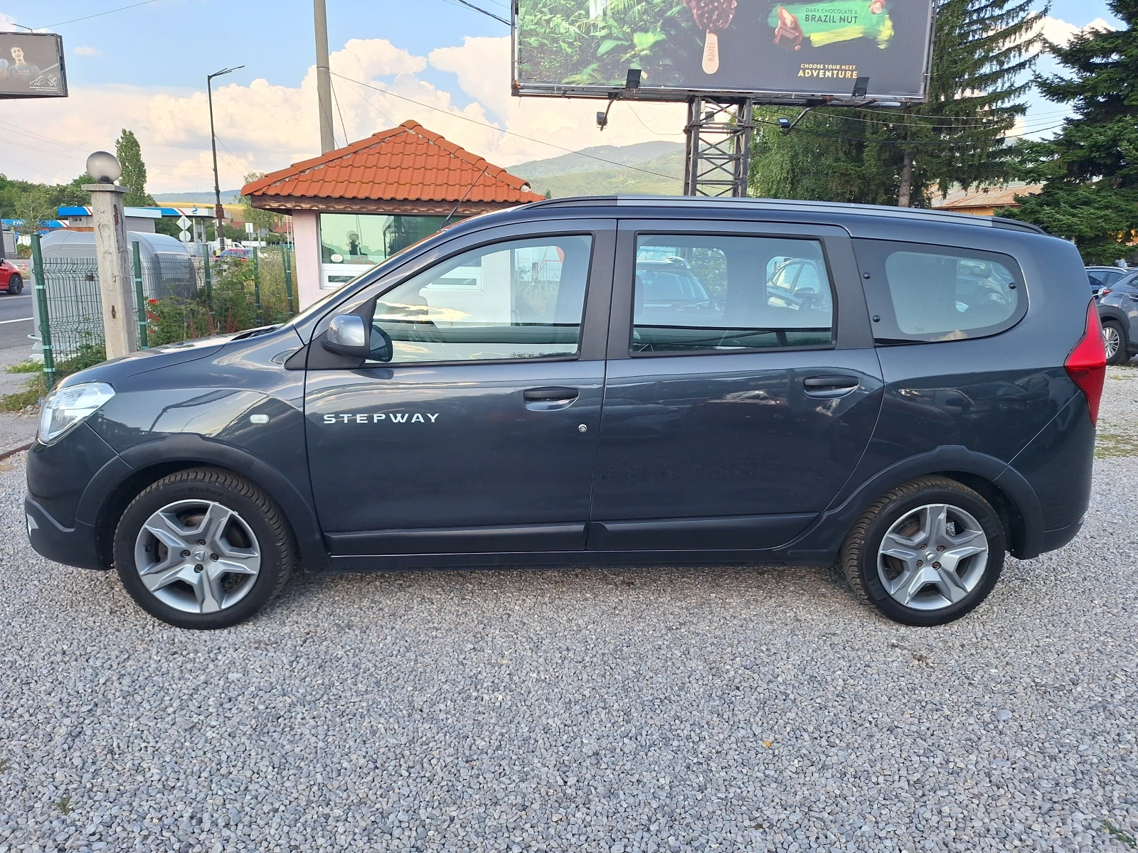 Dacia Lodgy 1.5 dci 116ks Stepwey 7 Mesta  Navi Kamera Full! , снимка 6 - Автомобили и джипове - 55349513