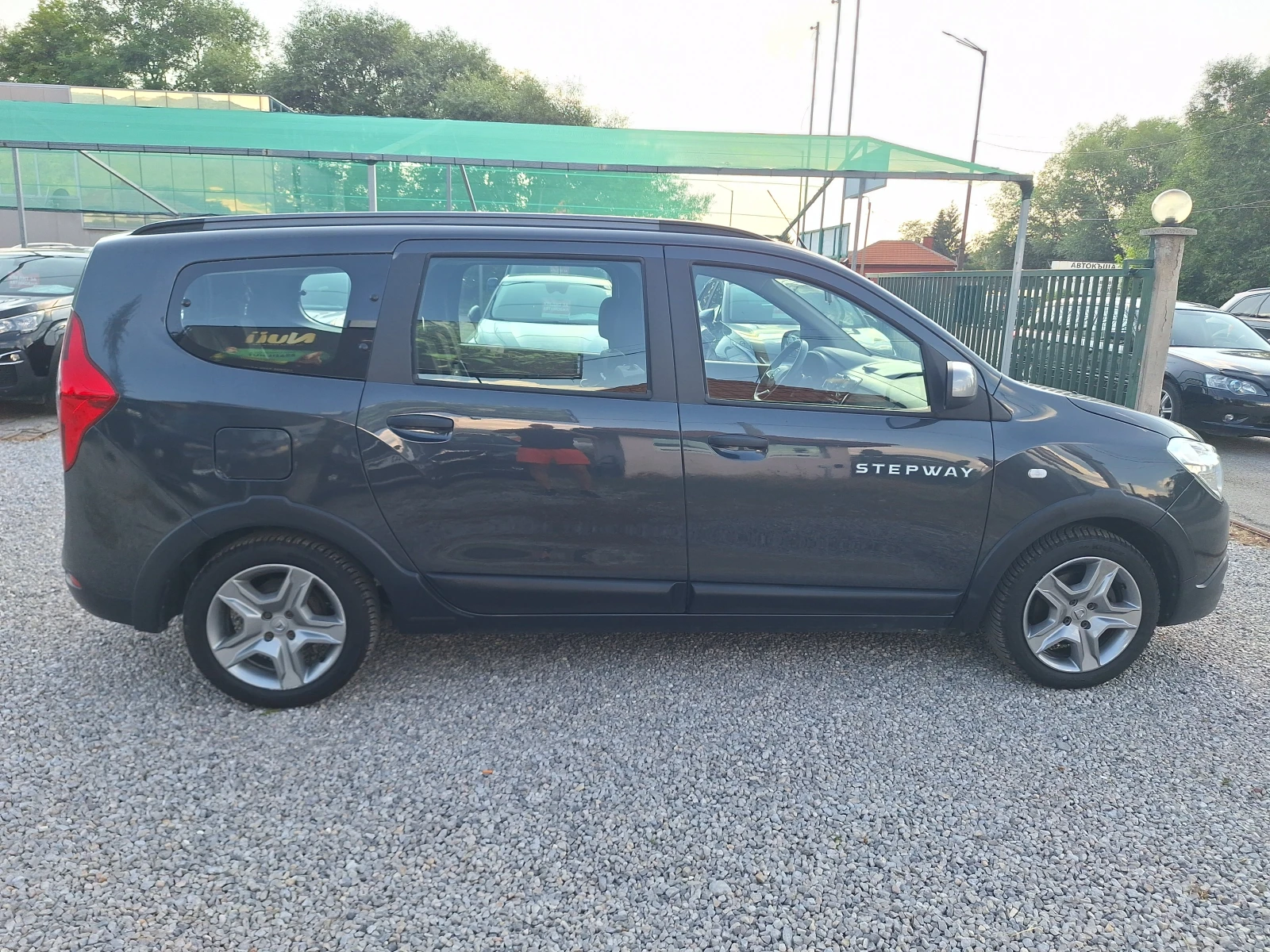 Dacia Lodgy 1.5 dci 116ks Stepwey 7 Mesta  Navi Kamera Full! , снимка 2 - Автомобили и джипове - 55349513