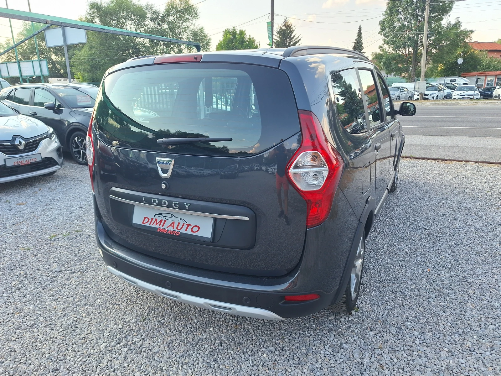 Dacia Lodgy 1.5 dci 116ks Stepwey 7 Mesta  Navi Kamera Full! , снимка 3 - Автомобили и джипове - 55349513