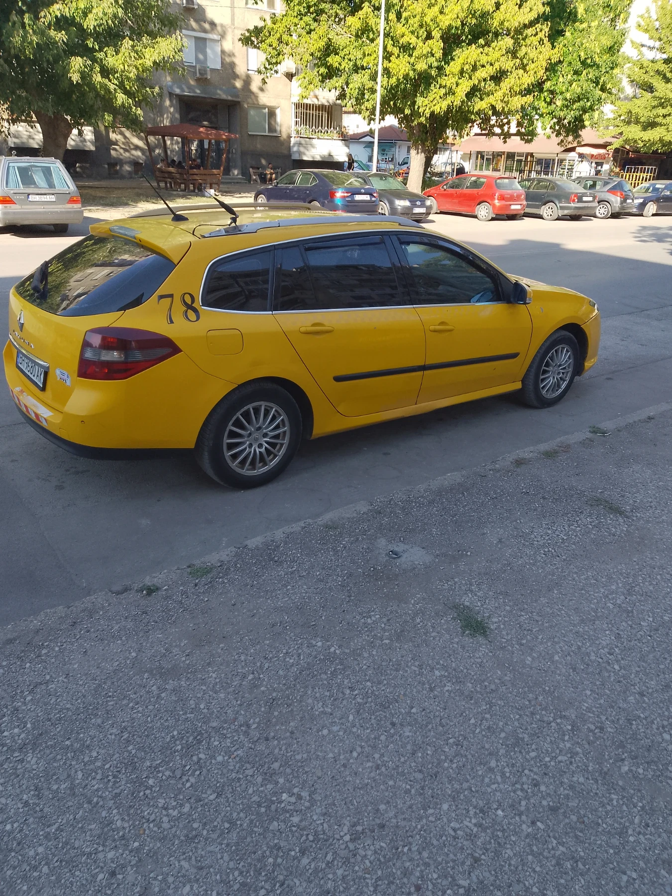 Renault Laguna 1.5dci, снимка 4 - Автомобили и джипове - 55694279
