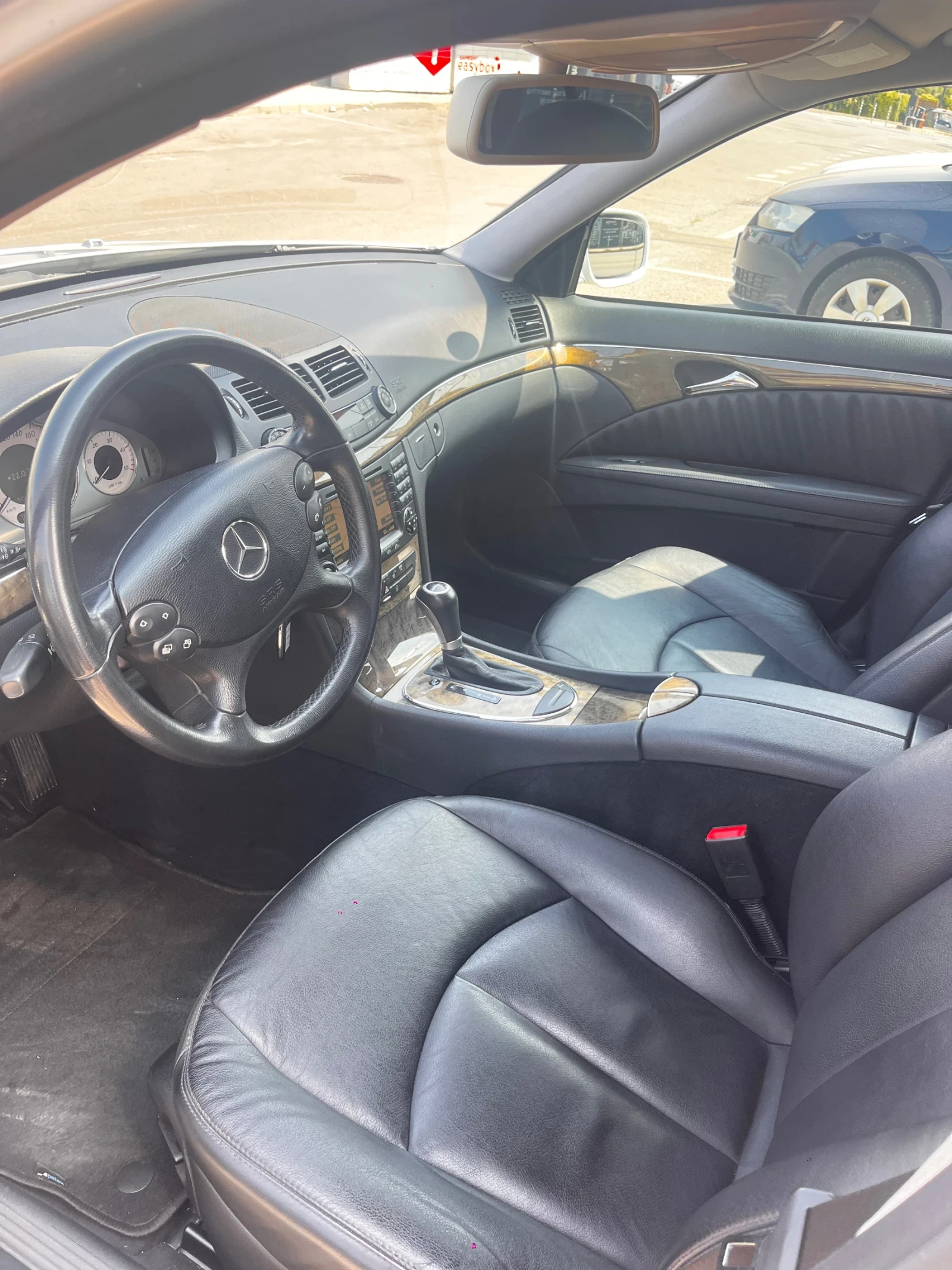 Mercedes-Benz E 320 V6 4MATIC, снимка 9 - Автомобили и джипове - 55773045
