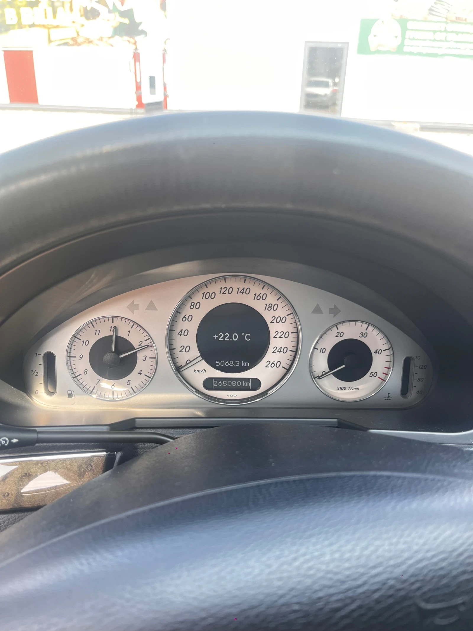 Mercedes-Benz E 320 V6 4MATIC, снимка 11 - Автомобили и джипове - 55773045