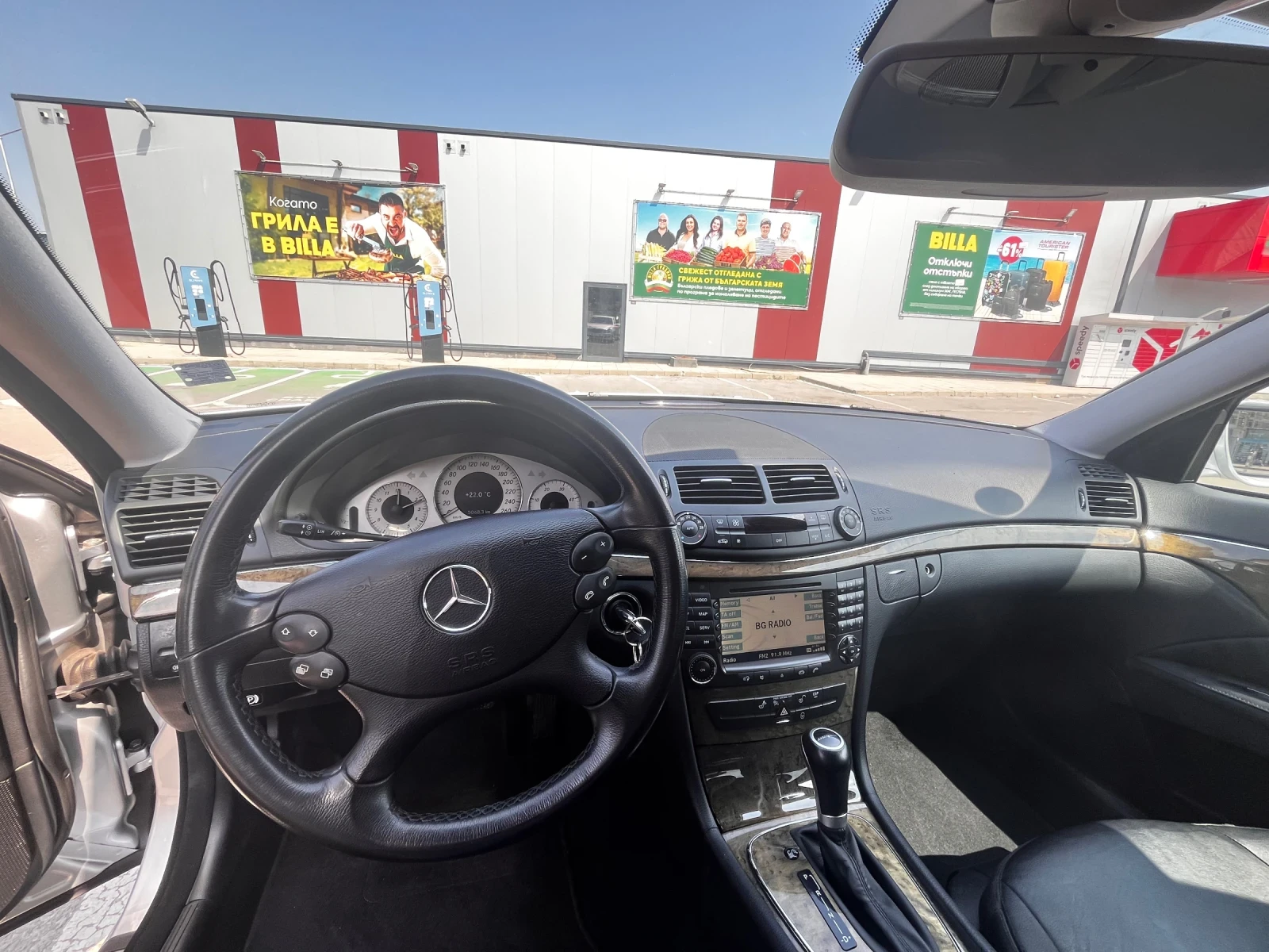 Mercedes-Benz E 320 V6 4MATIC, снимка 10 - Автомобили и джипове - 55773045