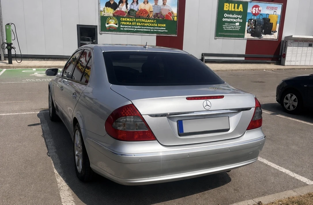 Mercedes-Benz E 320 V6 4MATIC, снимка 2 - Автомобили и джипове - 55773045