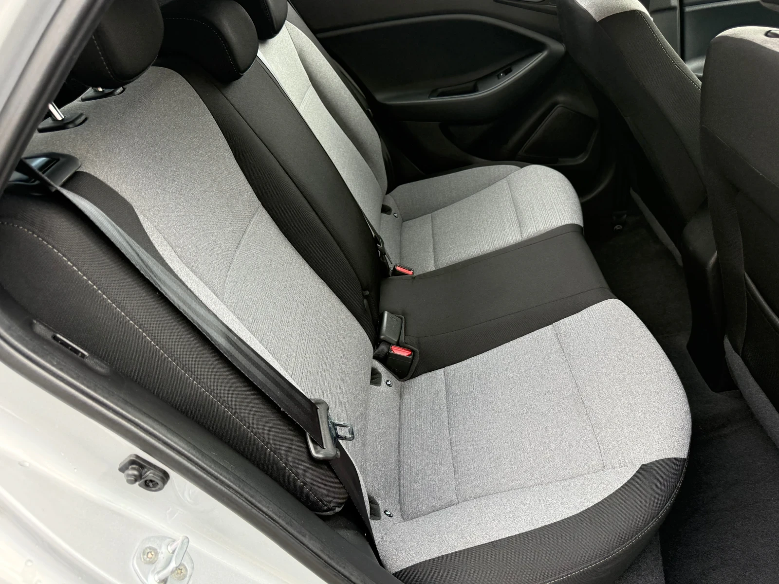 Hyundai I20 1.4 CRDI ACTIVE, снимка 12 - Автомобили и джипове - 56167937