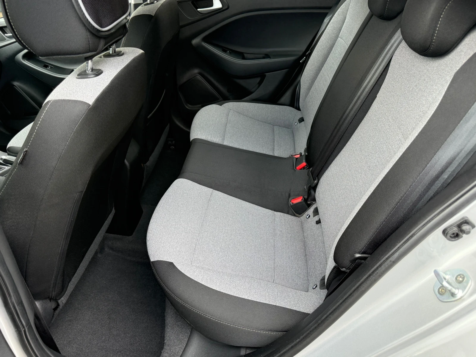 Hyundai I20 1.4 CRDI ACTIVE, снимка 10 - Автомобили и джипове - 56167937