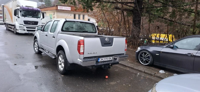 Nissan Navara 2.5 dci, снимка 4 - Автомобили и джипове - 48176840