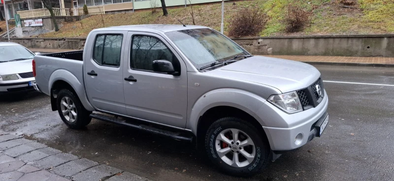 Nissan Navara 2.5 dci, снимка 2 - Автомобили и джипове - 48176840