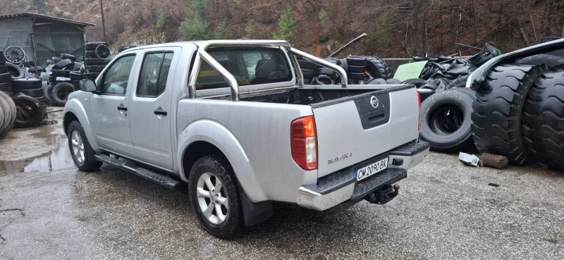 Nissan Navara 2.5 dci, снимка 8 - Автомобили и джипове - 48176840