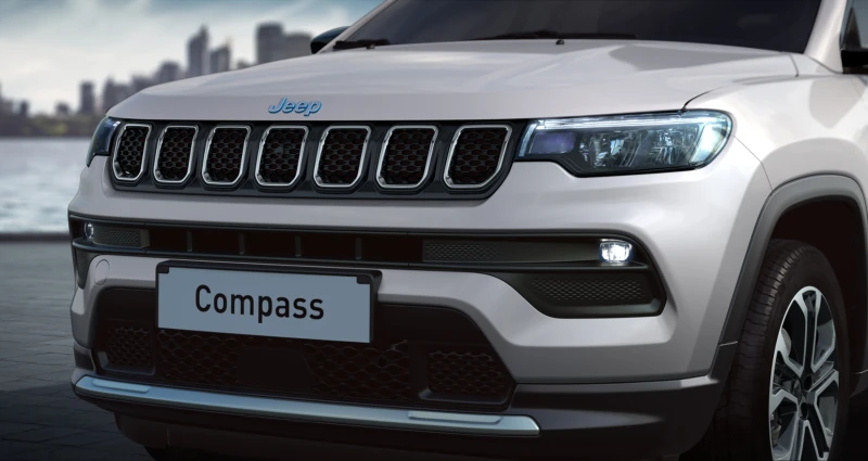 Jeep Compass ALTITUDE 1.3 PHEV Petrol 190 hp AT6 4xe, снимка 4 - Автомобили и джипове - 48303979