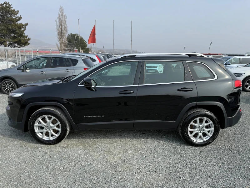 Jeep Cherokee (KATO НОВА), снимка 10 - Автомобили и джипове - 48310615