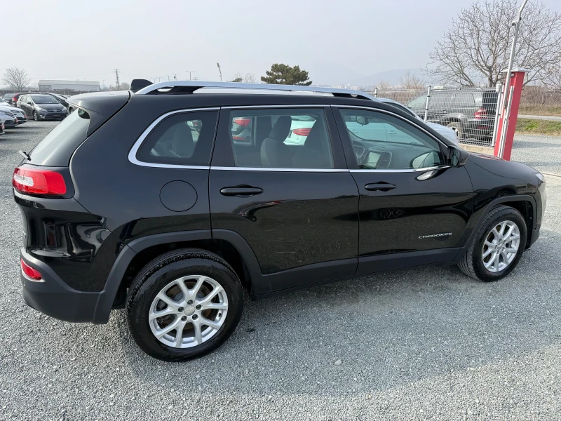 Jeep Cherokee (KATO НОВА), снимка 5 - Автомобили и джипове - 48310615