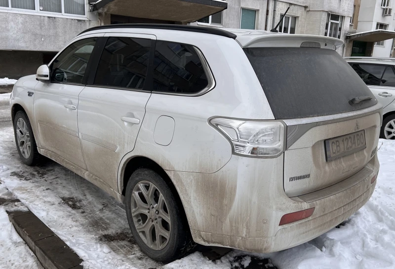 Mitsubishi Outlander 2.0, снимка 6 - Автомобили и джипове - 49197870