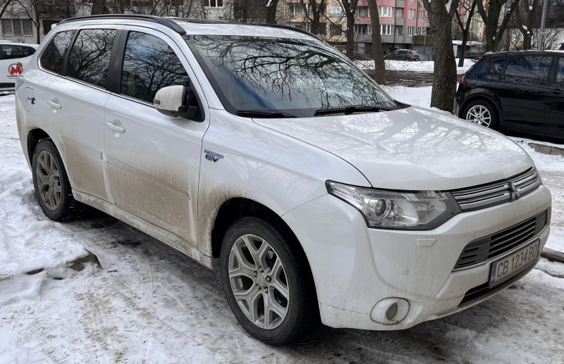 Mitsubishi Outlander 2.0, снимка 4 - Автомобили и джипове - 49197870