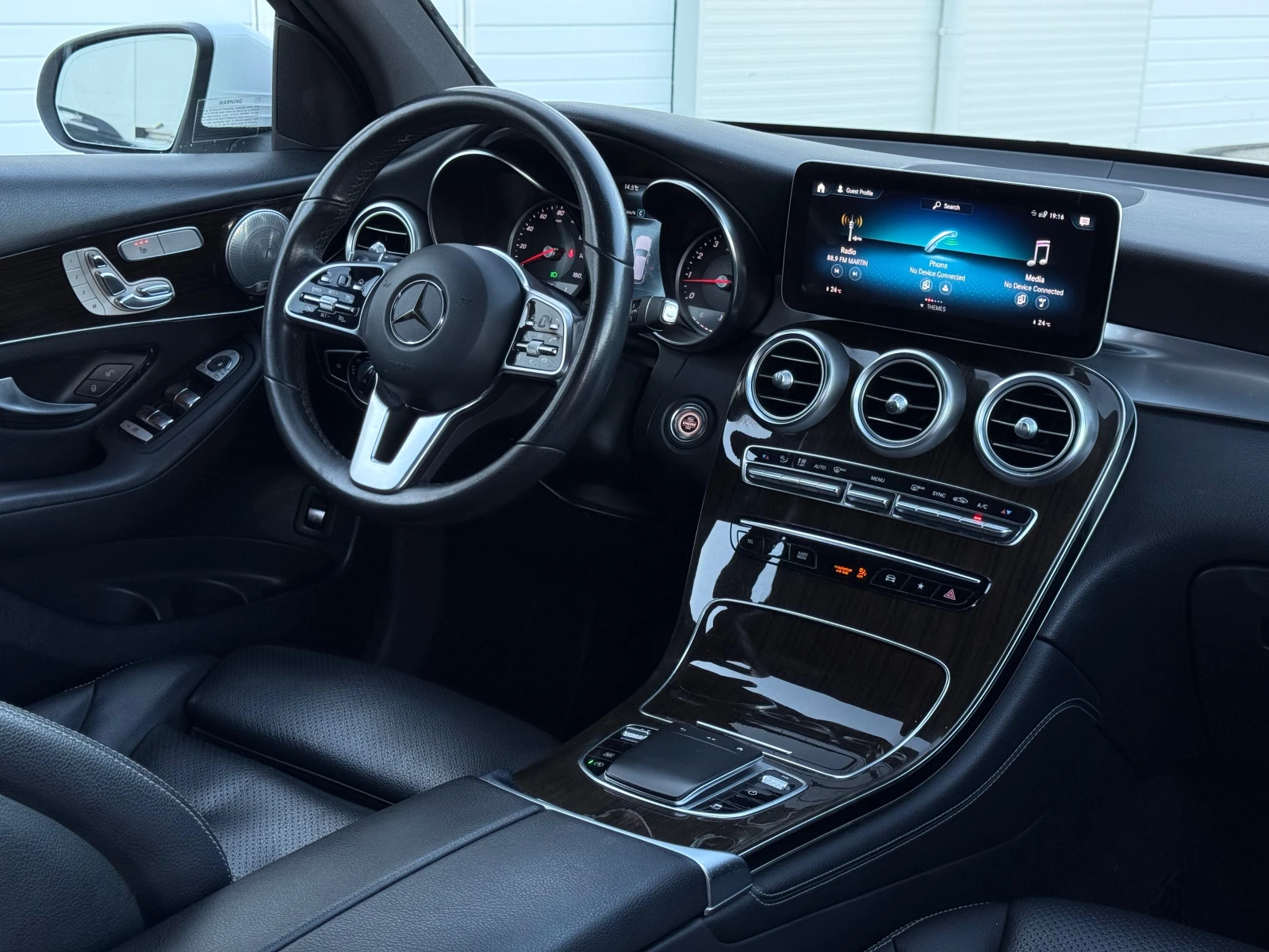Mercedes-Benz GLC 300 Face* 4 Matic* LED, снимка 3 - Автомобили и джипове - 52666609