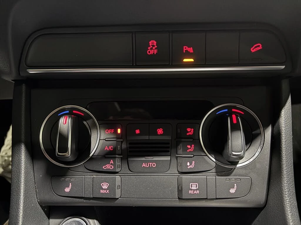 Audi Q3 2.0 TFSI quattro* АвтоКредит* (Цена до БГ) , снимка 17 - Автомобили и джипове - 54372287