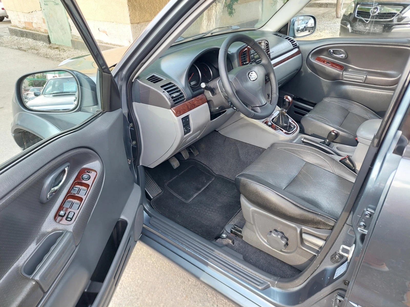 Suzuki Grand vitara 2.0i--128kc-ТОП СЪСТОЯНИЕ, снимка 9 - Автомобили и джипове - 54610272