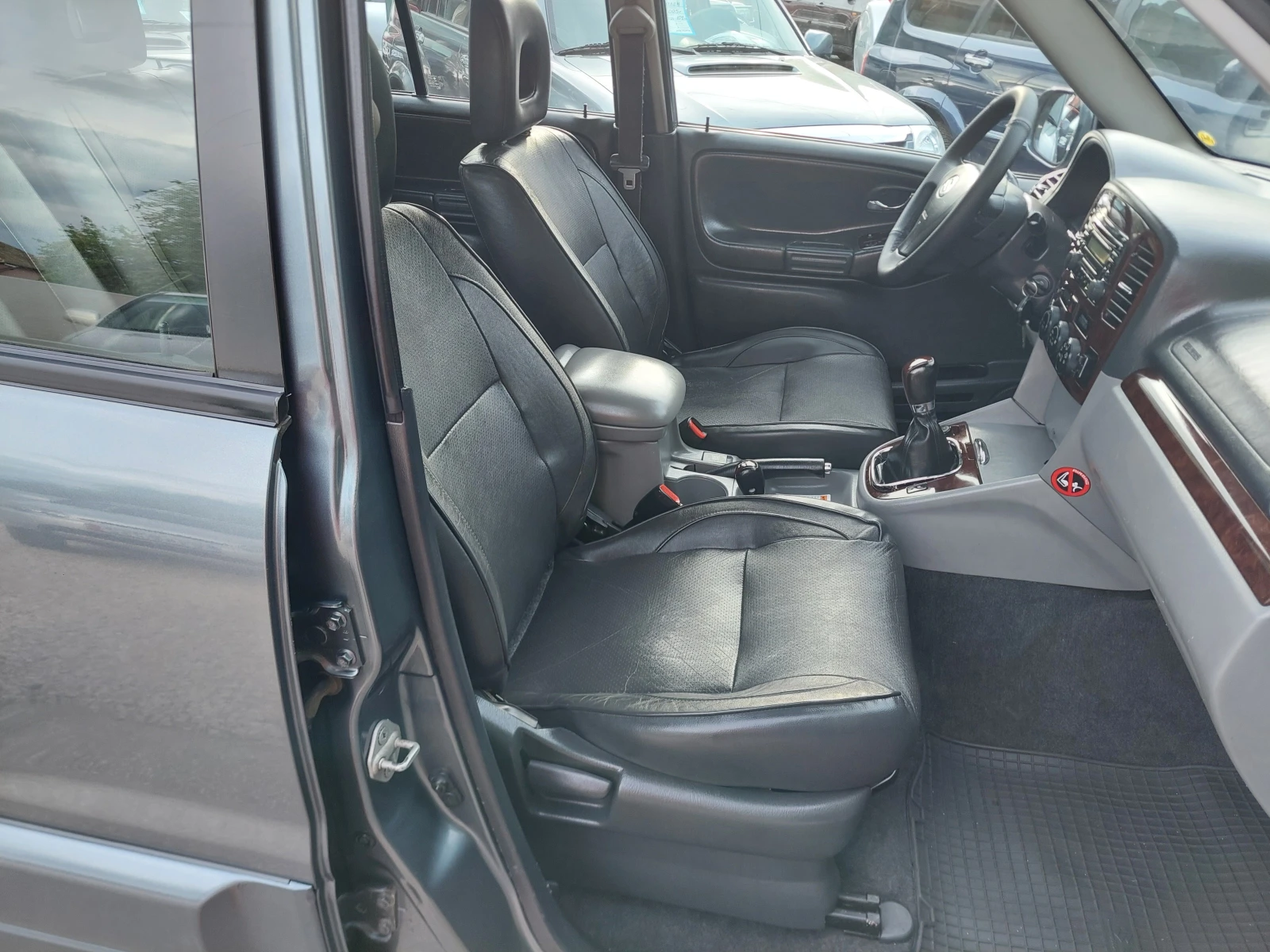 Suzuki Grand vitara 2.0i--128kc-ТОП СЪСТОЯНИЕ, снимка 8 - Автомобили и джипове - 54610272